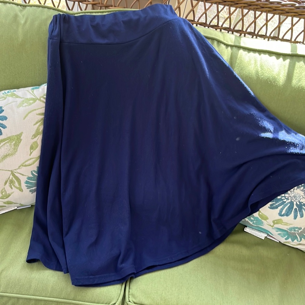 Dani’s Choice ladies navy knit skirt